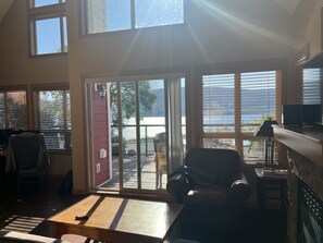 Smart TV, fireplace, DVD player, streaming services