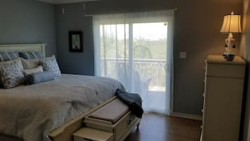 3 slaapkamers, een strijkplank/strijkijzer, gratis wifi, beddengoed