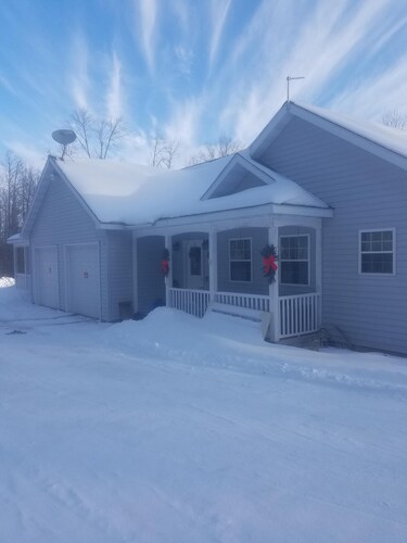 2200 square foot 4 bedroom duplex.