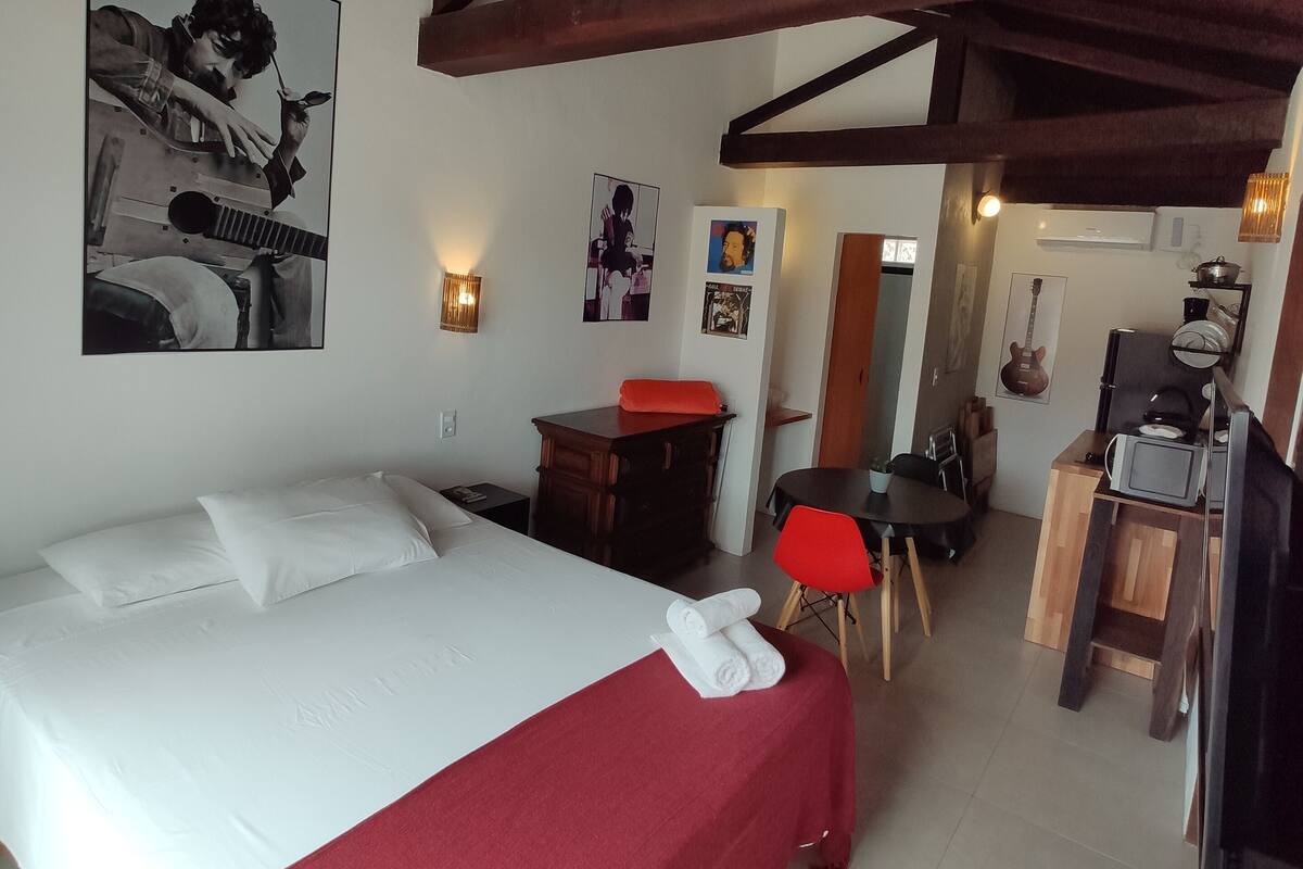 Studio, 1 Queen Bed, Non Smoking, Pool View