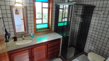 Panoramic Studio, 2 Queen Beds, Pool View | Bathroom | Shower