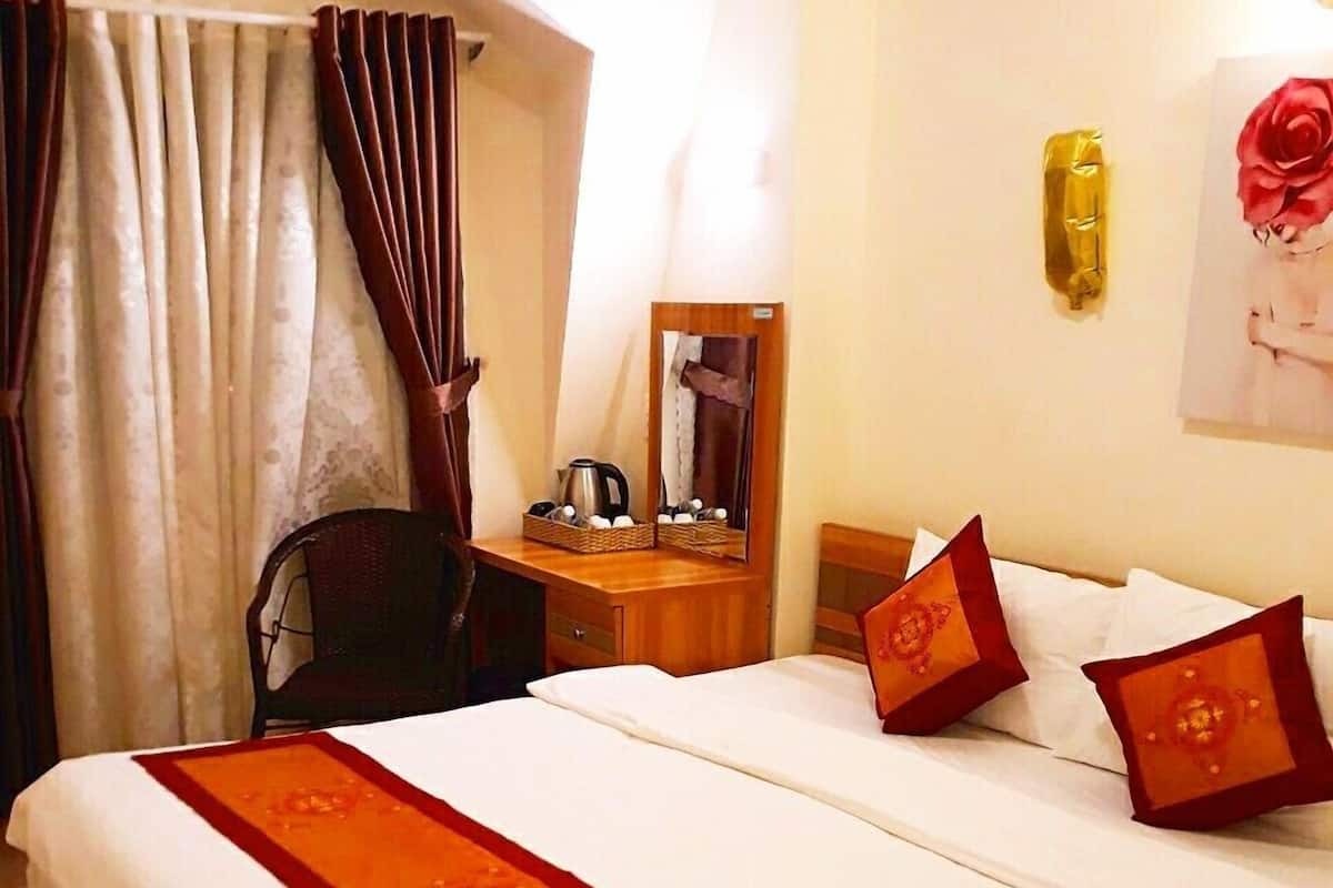 Deluxe Room, Non Smoking, Hill View | Premium bedding, pillowtop beds, free minibar items