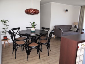 Apartment, 3 Schlafzimmer, Küche, Meerblick | Wohnzimmer | Flachbildfernseher, Netflix, Pay-TV