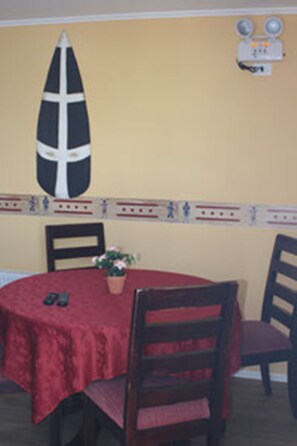 Family Apartment, 2 Bedrooms | In-room dining