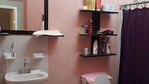 Maison, plusieurs lits, fumeur | Salle de bain
