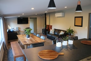 Cottage | Living area