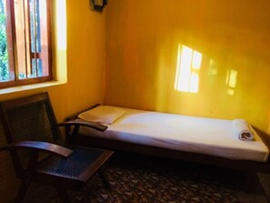 In-room safe, desk, iron/ironing board - Mahagedara Home Stay (Laggala-Pallegama)