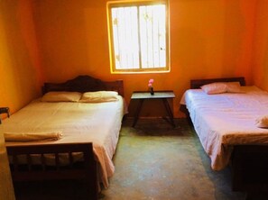 In-room safe, desk, iron/ironing board - Mahagedara Home Stay (Laggala-Pallegama)