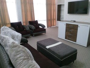 办公桌、隔音、婴儿床、免费 WiFi