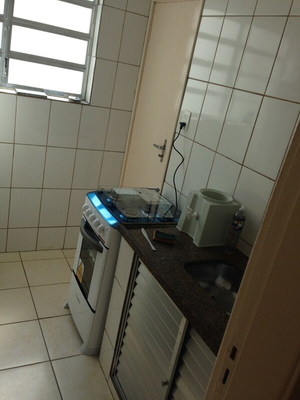 Jääkaappi, uuni, liesi, tehosekoitin