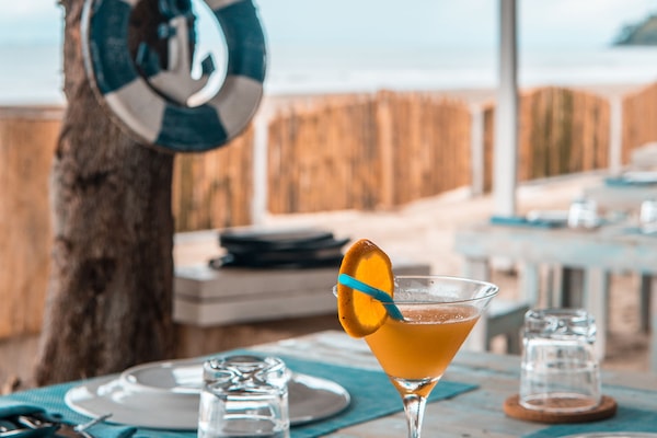 Se sirven desayunos, almuerzos y cenas; cocina internacional