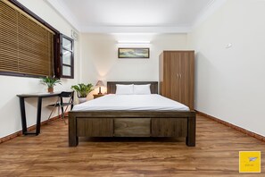 2 bedrooms, WiFi, bed sheets, wheelchair access - 10 mins to Old Quarter, Hanoi's Finest, located in the Center of the City (Ha Noi)