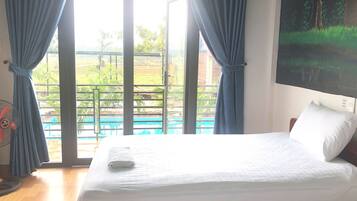 Double or Twin Room | Minibar, individually decorated, individually furnished, desk