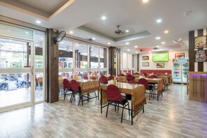 Frühstück, Mittagessen, Abendessen, internationale Küche 