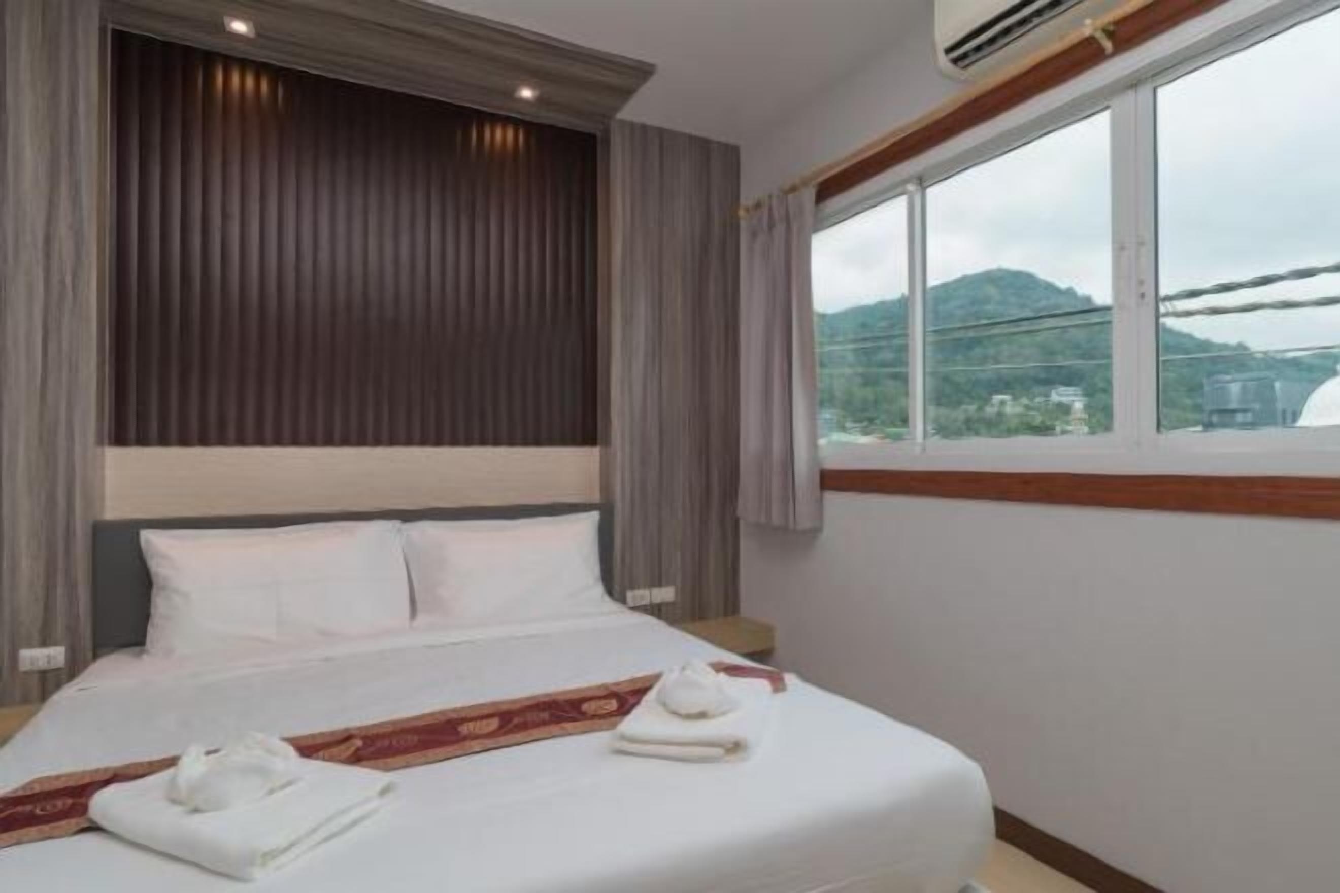 In-room safe, desk, blackout curtains, soundproofing