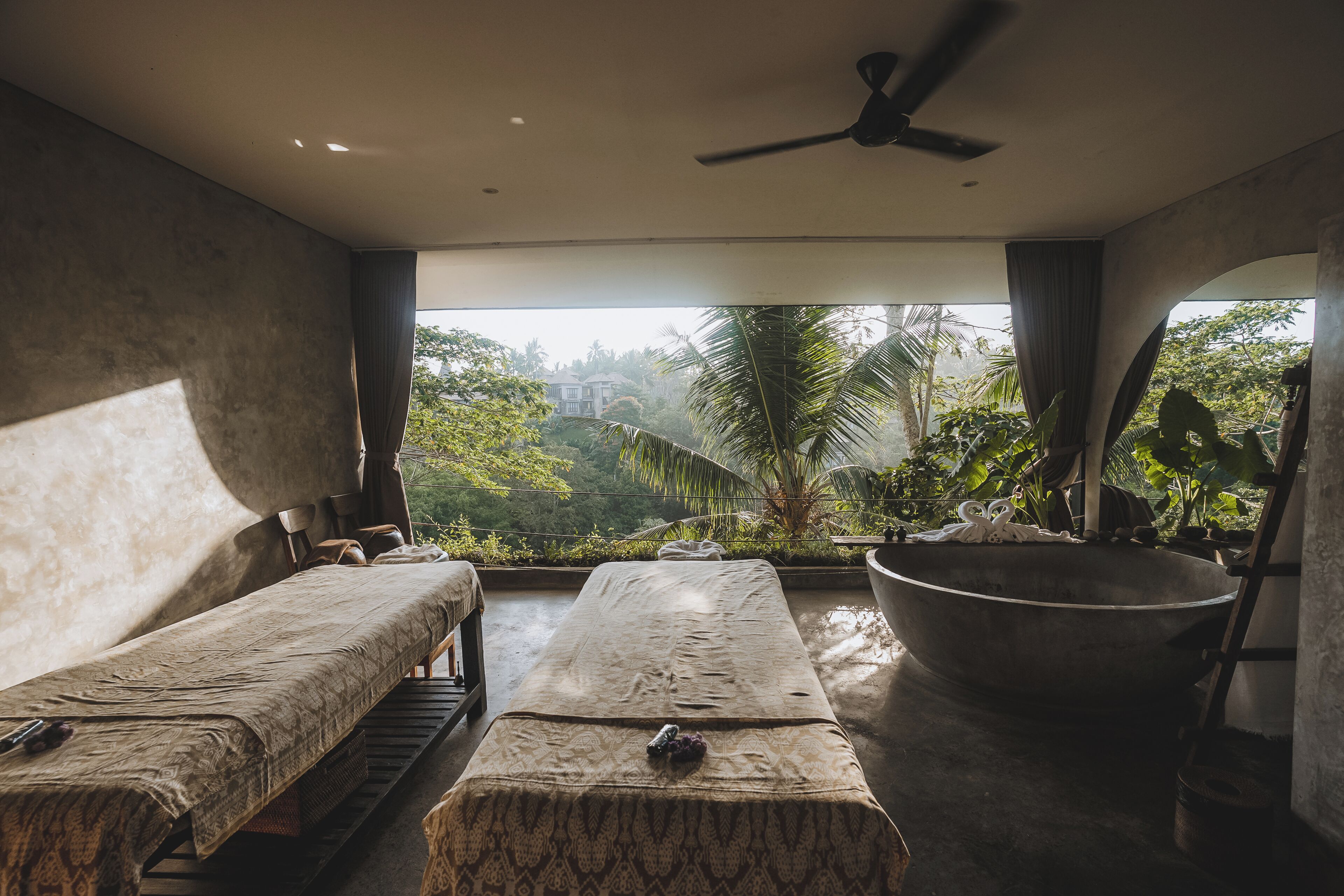 Couples treatment room(s), body treatments, body wraps, body scrubs