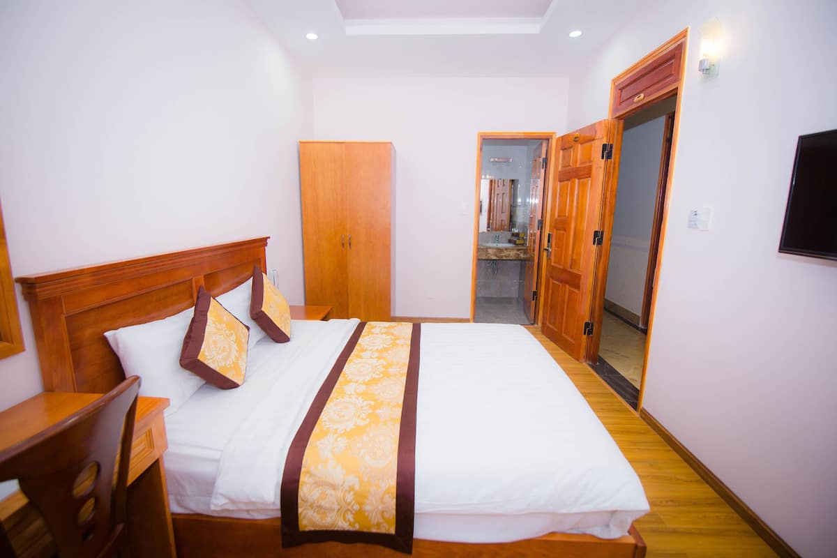 Minibar, in-room safe, desk, soundproofing