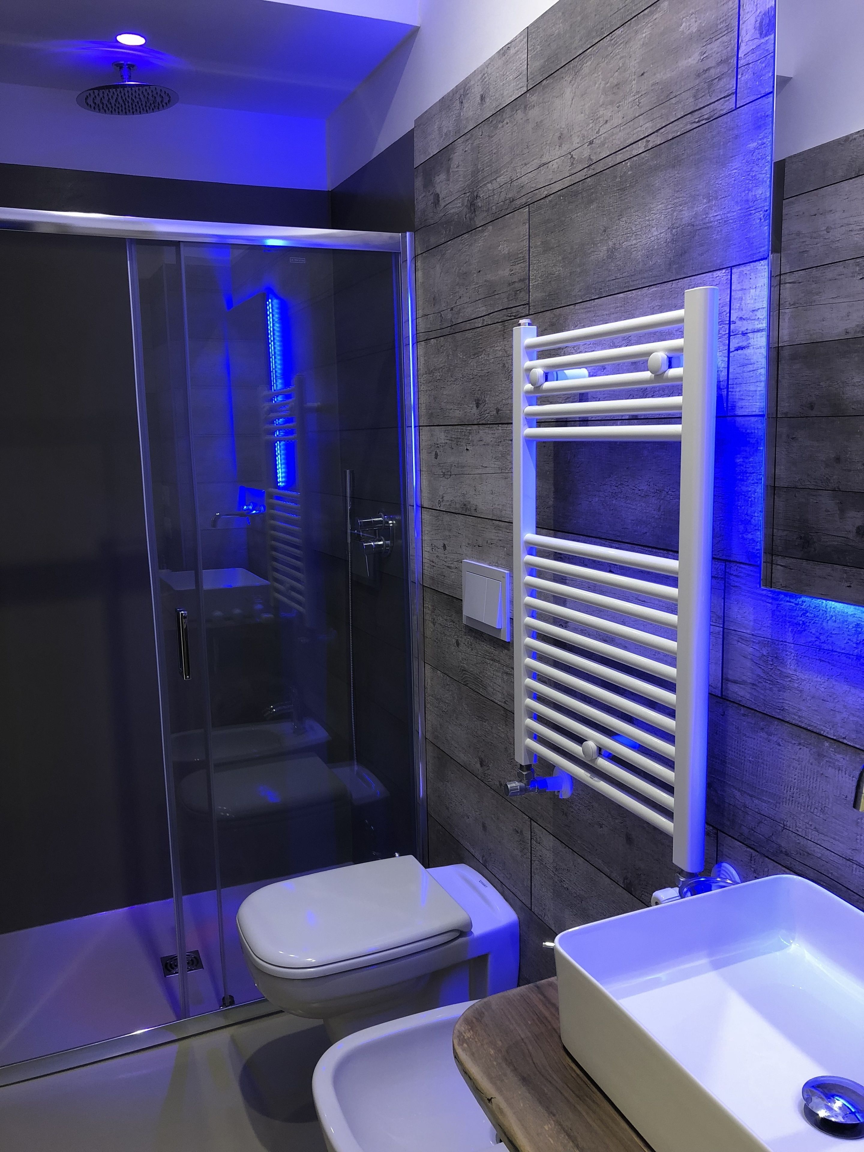Classic Triple Room | Bathroom | Shower, bidet, towels