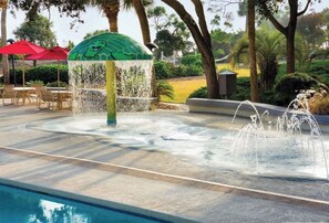 Outdoor pool - Marriott Villa at Sea Pines (Hilton Head Island)