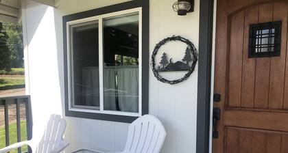 Tucci House - Cozy Historic Home - Sleeps 10