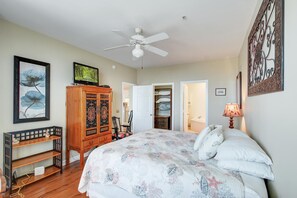 3 bedrooms, desk, iron/ironing board, travel crib