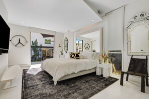 3 chambres, coffres-forts dans les chambres, bureau