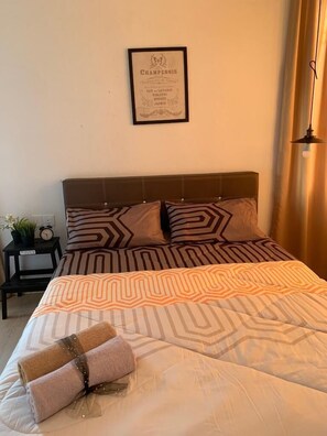 3 عدّة غرف نوم ومكواة/لوح كي