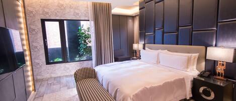 Ropa de cama de alta calidad, minibar y decoración personalizada