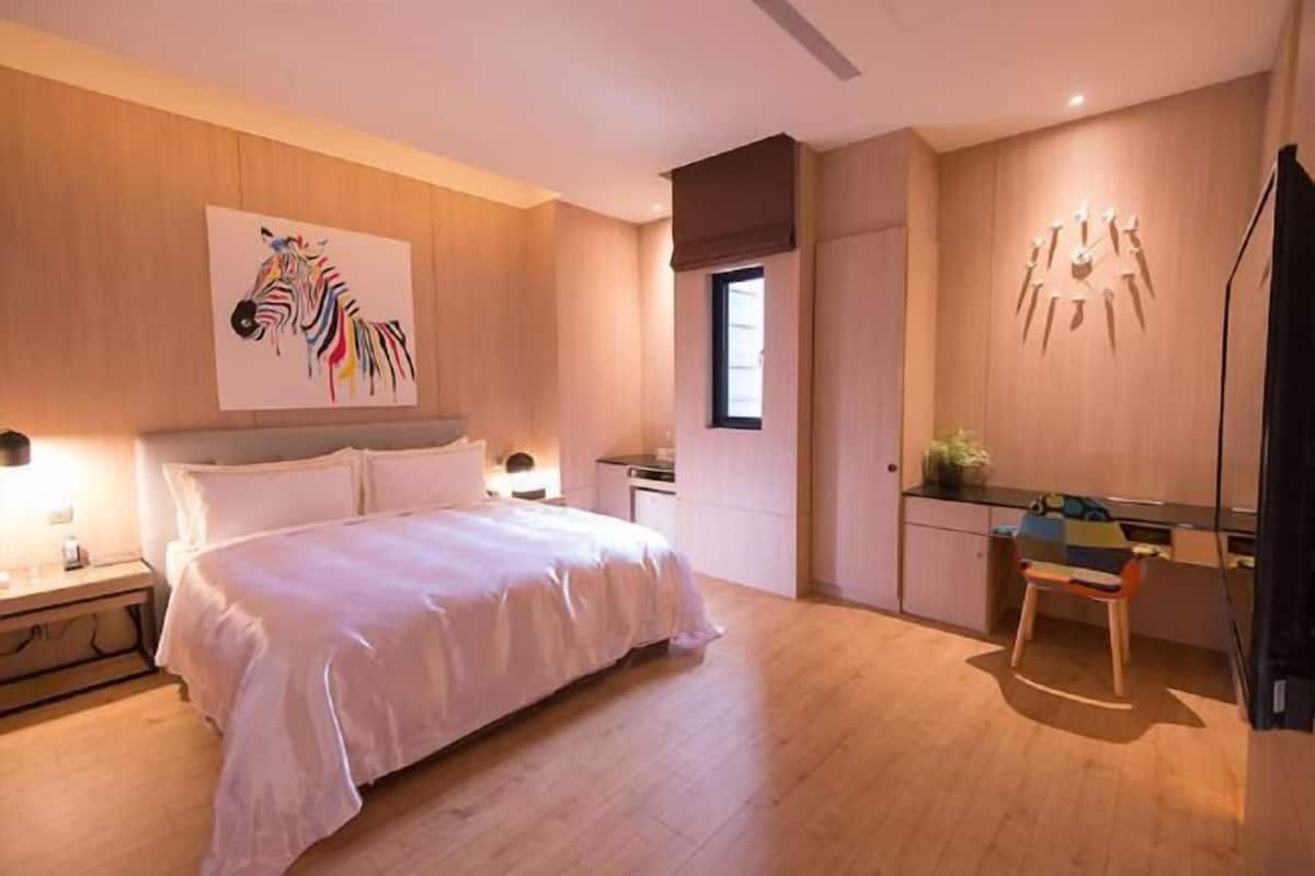 Ropa de cama de alta calidad, minibar y decoración personalizada