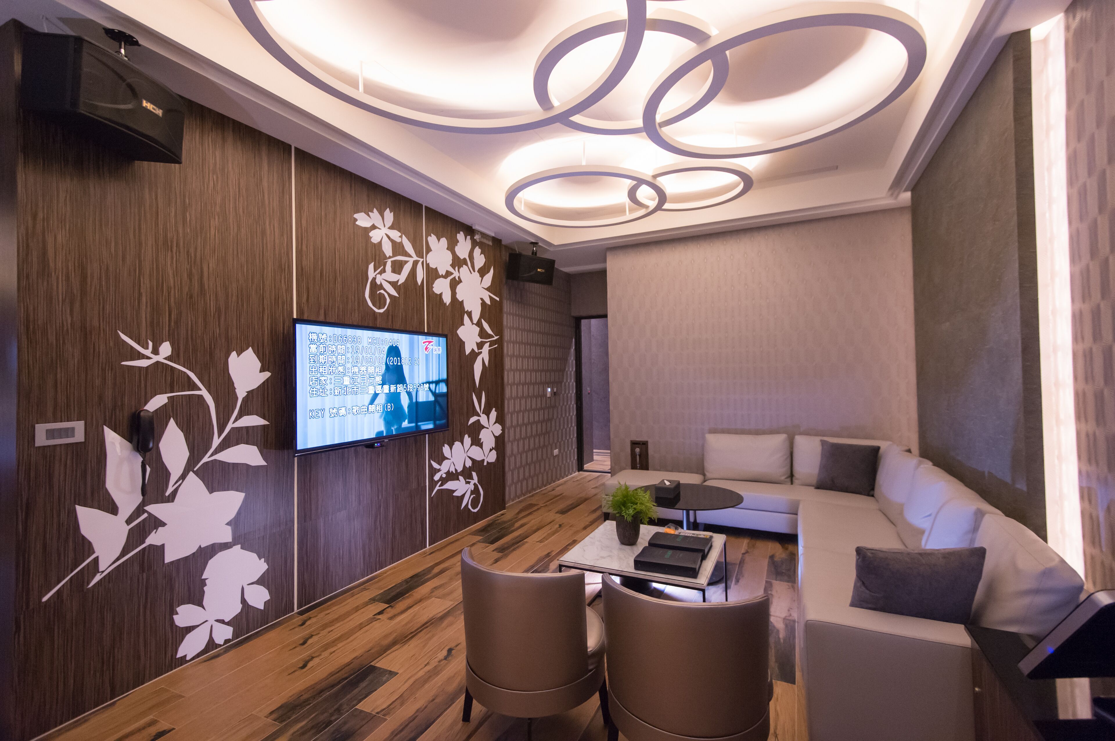 Ropa de cama de alta calidad, minibar y decoración personalizada 