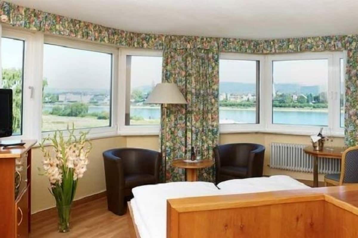 Comfort Double or Twin Room | Minibar, in-room safe, blackout drapes, WiFi (free)