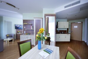 غرفة مزدوجة حصرية | مطبخ خاص | كرسي للأطفال