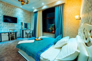 Family Room | Minibar, in-room safe, desk, iron/ironing board - Meros Boutique Hotel (Samarkand)