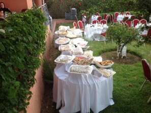 Breakfast, lunch, dinner served; local and international cuisine