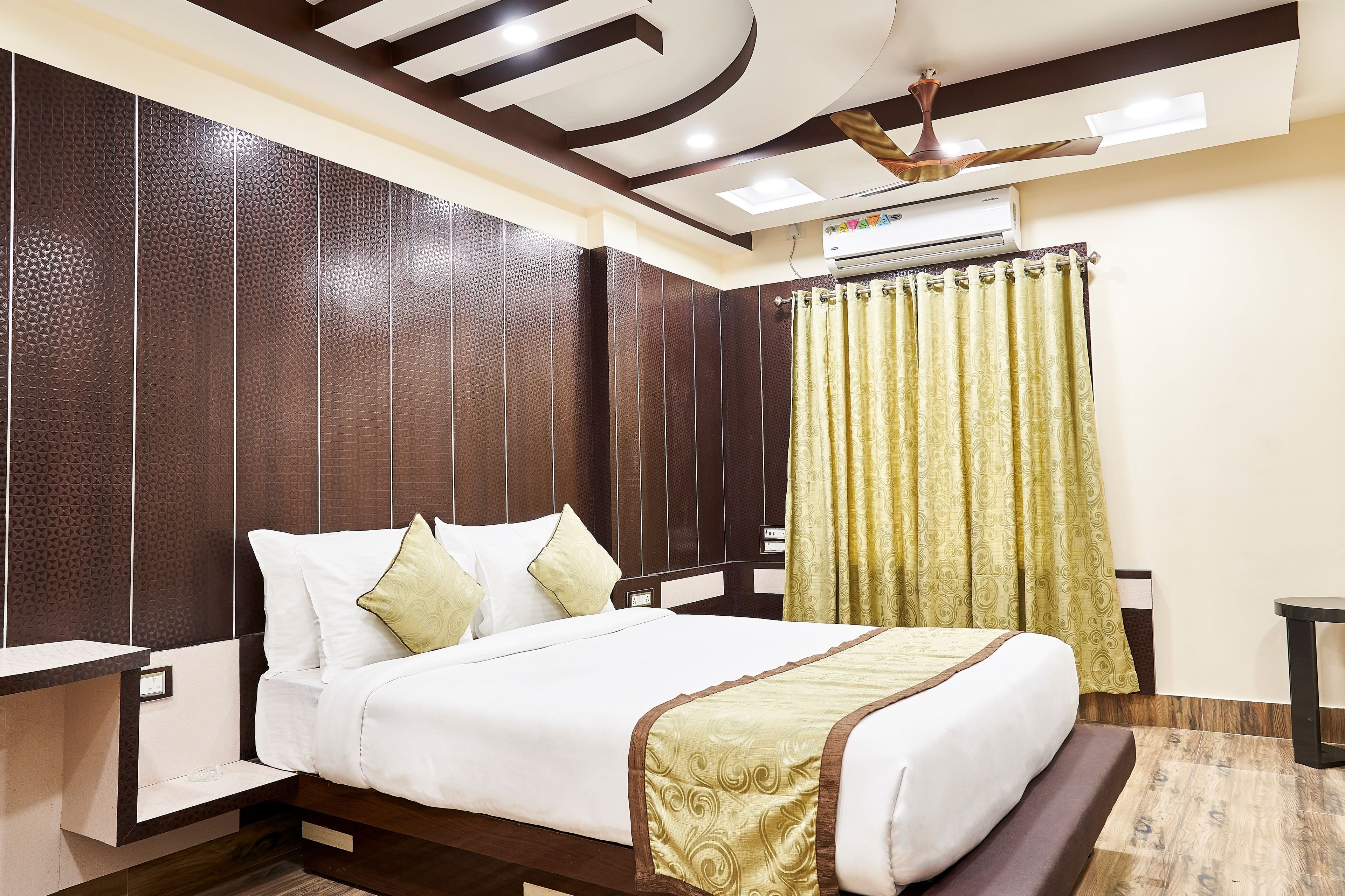Business Room | Premium bedding, soundproofing, free WiFi, bed sheets