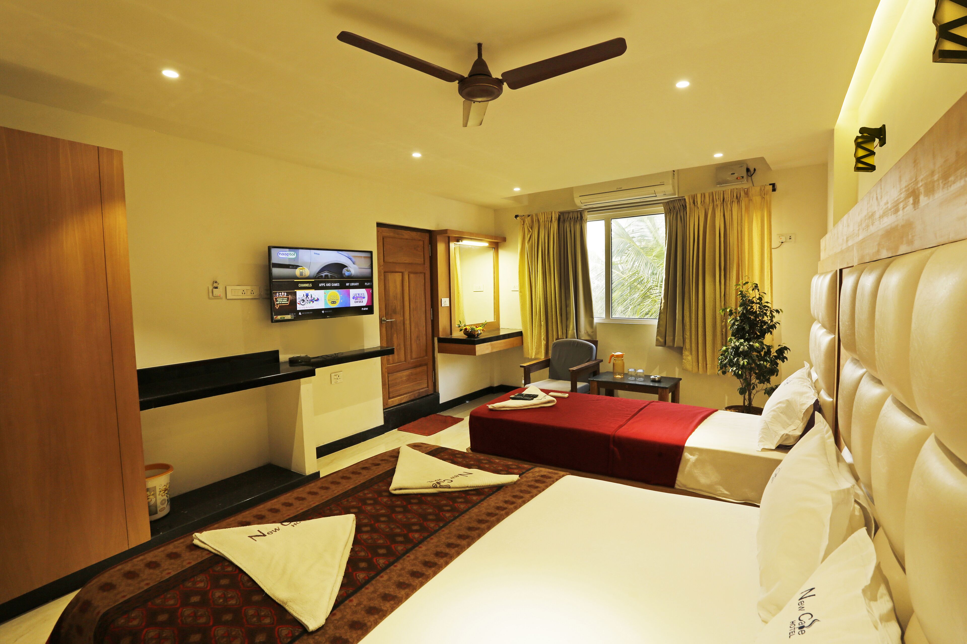 デラックス トリプルルーム 1 ベッドルーム 禁煙 シービュー | セレクト コンフォート製ベッド、客室ごとに異なる装飾、客室ごとに異なるインテリア、デスク