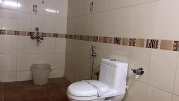 Family Quadruple Room, 1 Bedroom, Non Smoking, City View | Bathroom