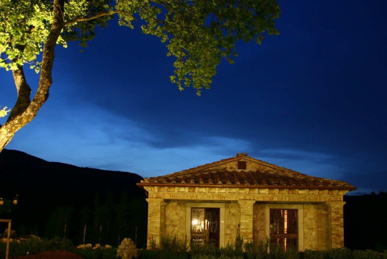 Habitación cuádruple familiar, varias camas, patio, en edificio contiguo | Minibar, caja de seguridad en la habitación y decoración personalizada 