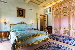 高级套房, 1 张大床, 无烟房 | 迷你吧、客房内保险箱、特色装修、特色家居