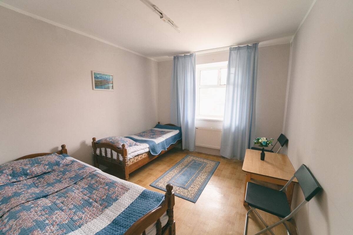 Chambre Standard avec lits jumeaux | Minibar, coffres-forts dans les chambres, bureau, rideaux occultants