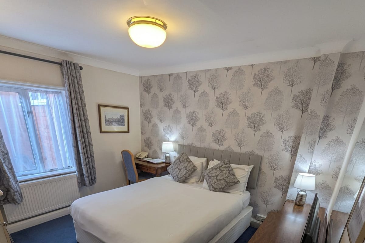 Family Room | Blackout drapes, iron/ironing board, free WiFi, bed sheets