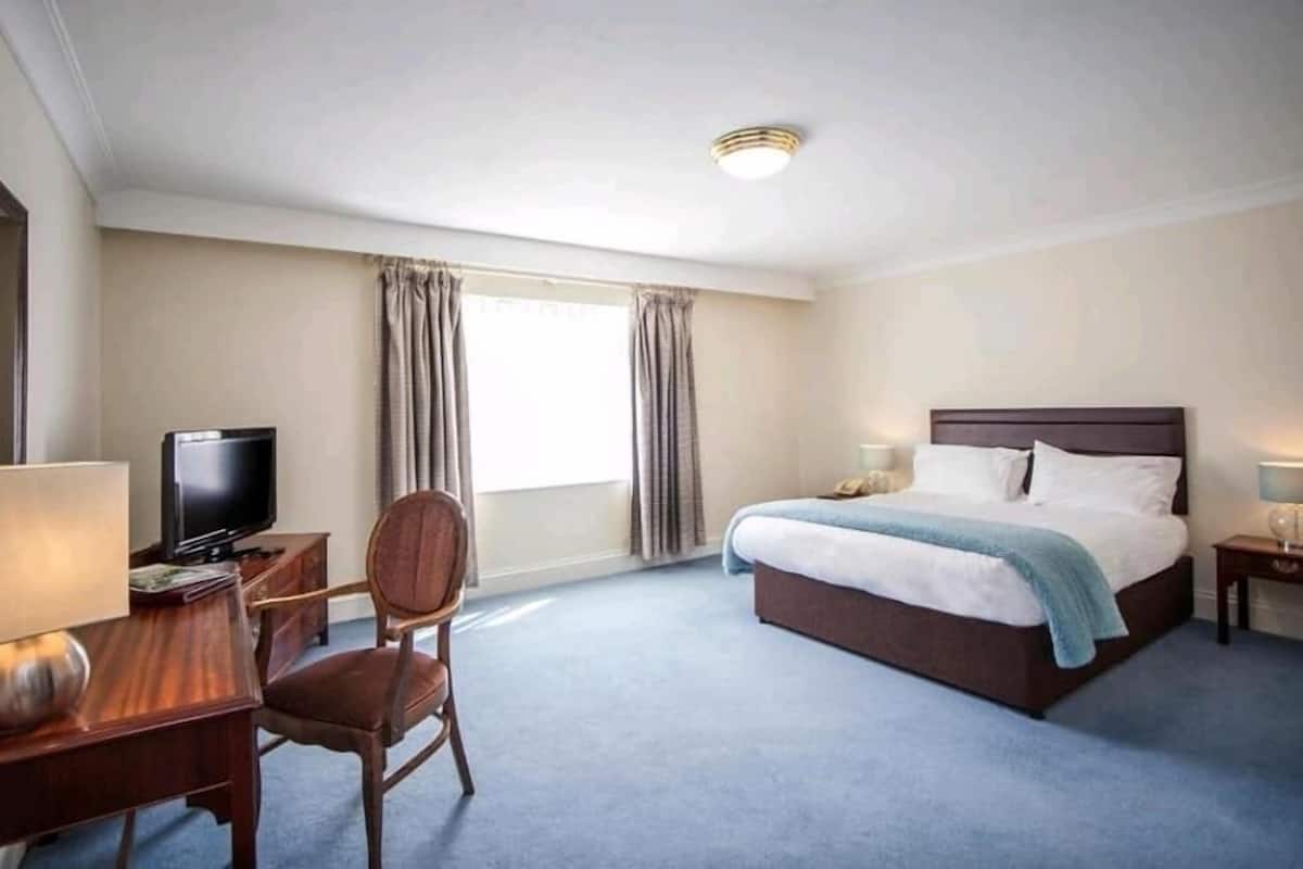 Blackout drapes, iron/ironing board, free WiFi, bed sheets