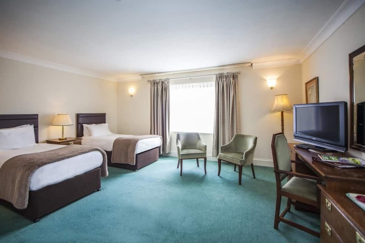 Executive Twin Room, Multiple Beds, Non Smoking | Blackout drapes, iron/ironing board, free WiFi, bed sheets