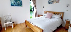 1 Schlafzimmer, individuell dekoriert, individuell eingerichtet