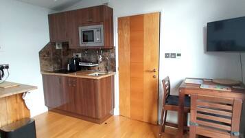 Fridge, microwave, stovetop, electric kettle