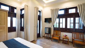 Colchones con pillow-top, minibar, escritorio y cortinas blackout
