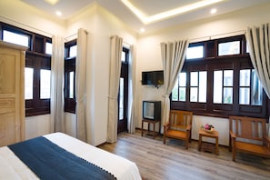 Pillow-top beds, minibar, desk, blackout curtains - Le Printemps D' An Bang (Da Nang)