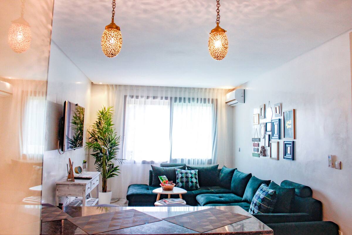 1 bedroom, individually decorated, individually furnished, desk