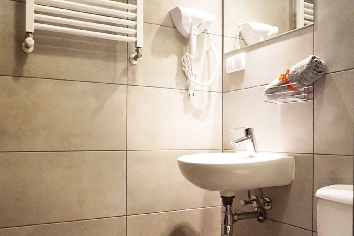 Shower, towels