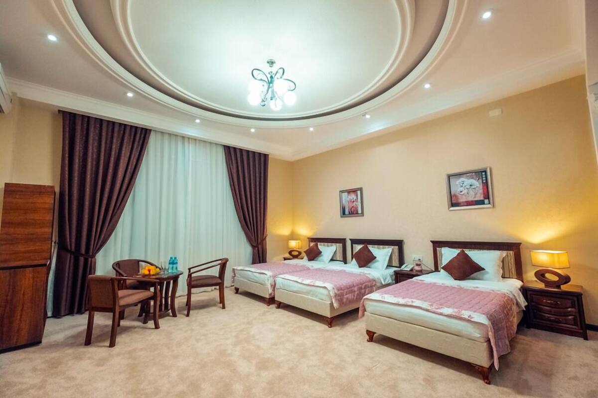 Kamar Klasik, Beberapa Tempat Tidur, Bebas Asap Rokok, pemandangan kota | Brankas, tirai kedap cahaya, kedap suara, dan Wi-Fi gratis